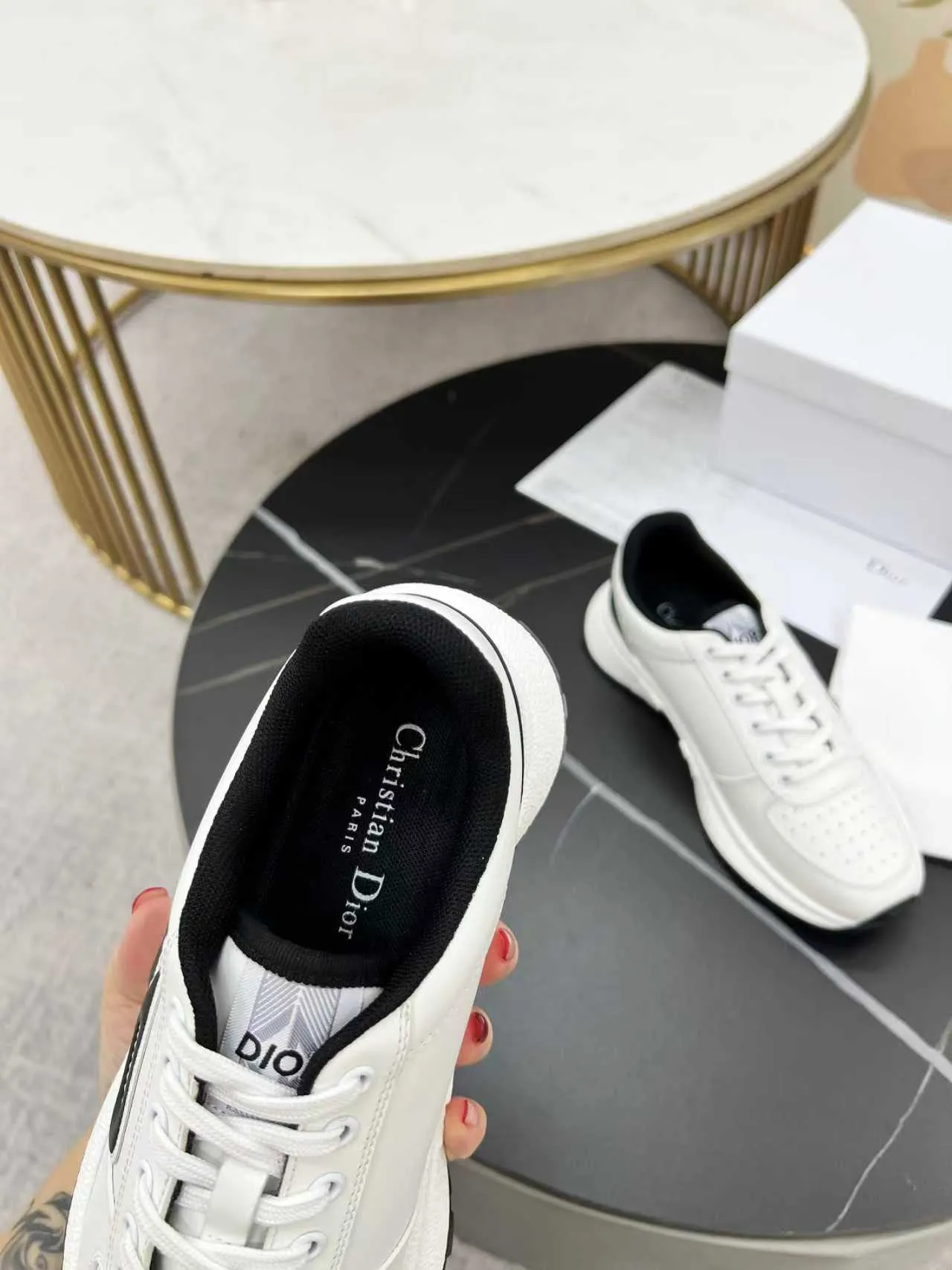 [Dior Dior] P: 640💰Couple model Size: Female: 35-40 (41 customized), male 39-44. (45 customized) 2025 Dior Dior autumn and winter new products🌹Fashion and trends coexist. Imported cowhide is customized one to one. Fabric; cowhide. Lining: Breathable mesh. Outsole: TPU.
